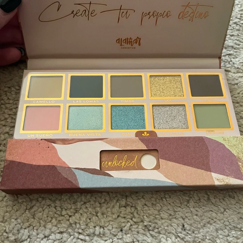 Alamar Eyeshadow Palette